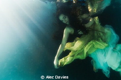 Elsa Bleda shot in pool using Nikon D300 housed in Sea & ... by Alec Davies 